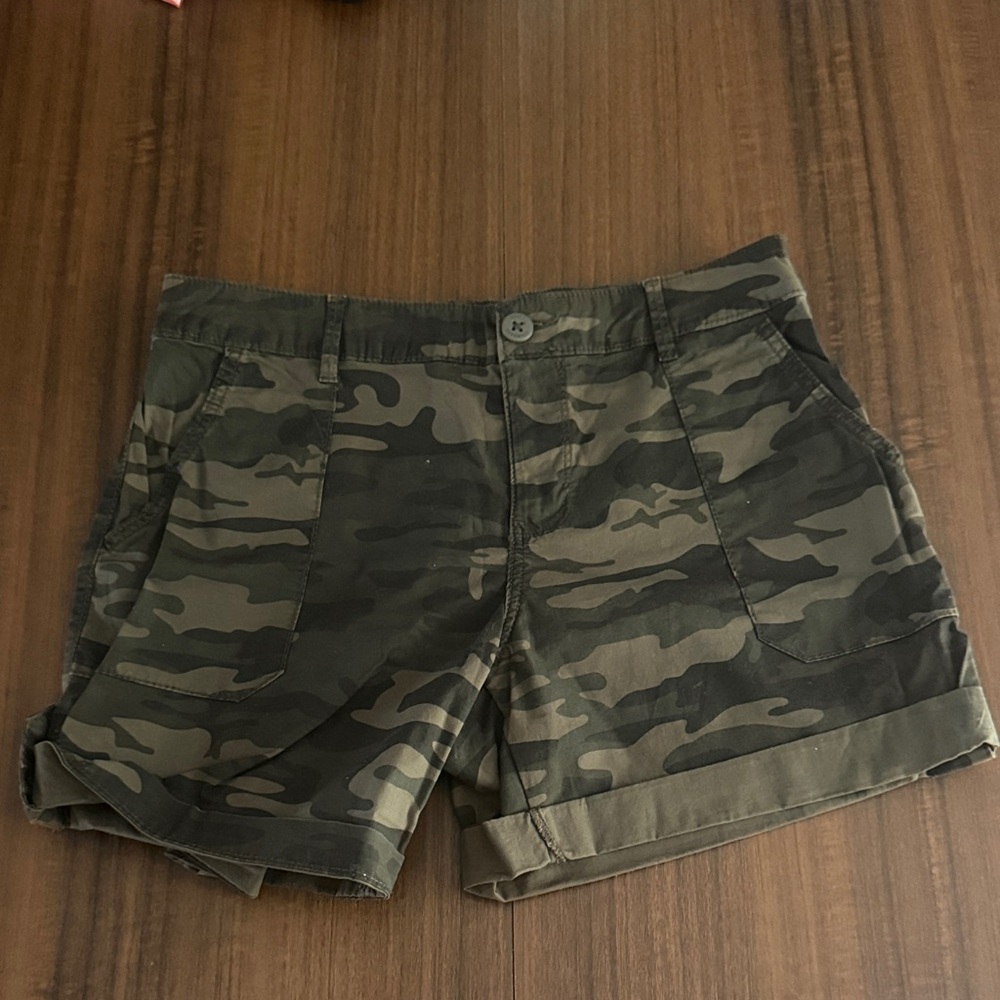 Olive Camouflage Women's Cargo Shorts